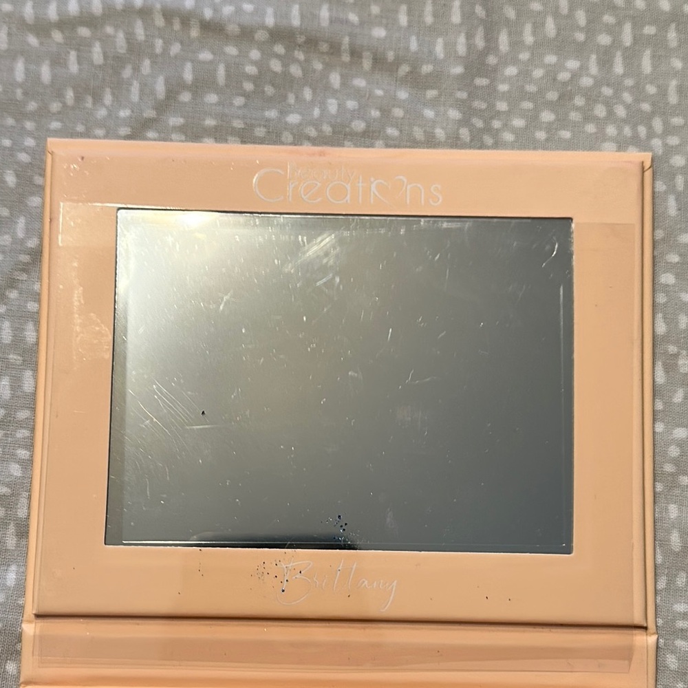 Beauty Creations Eyeshadow Palette - Vibrant Shades - Picture 8 of 10